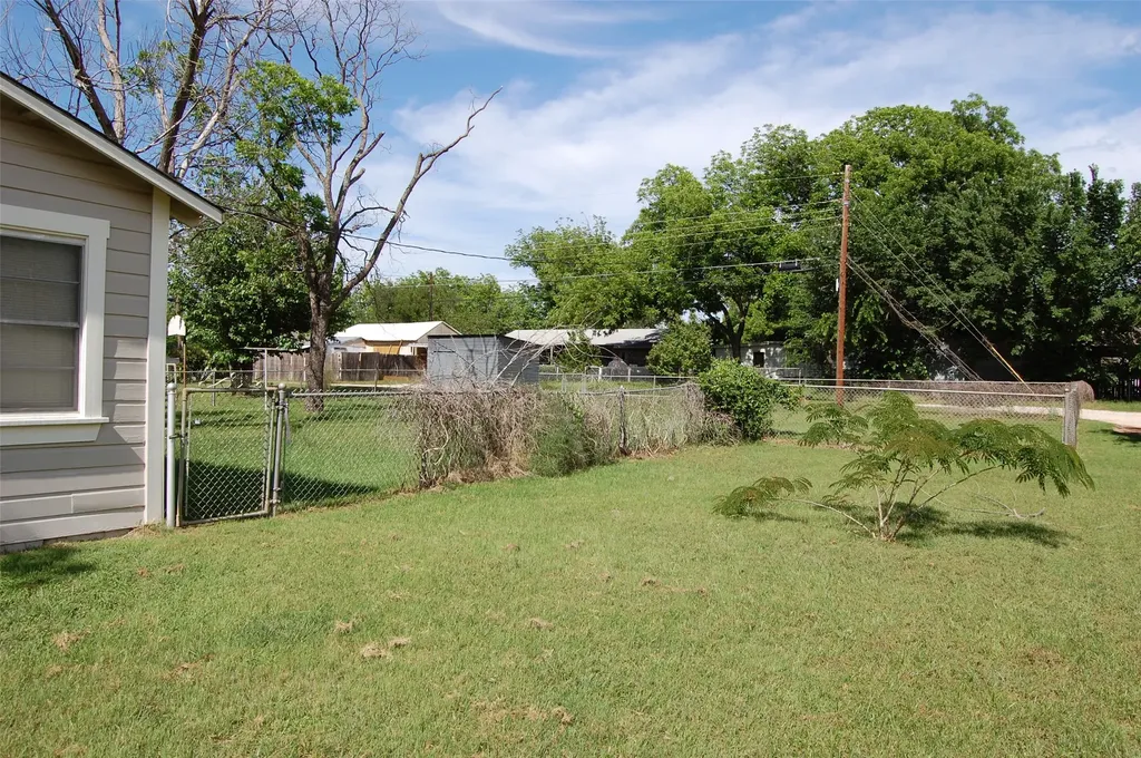 141 Ragland Street Graham TX 76450