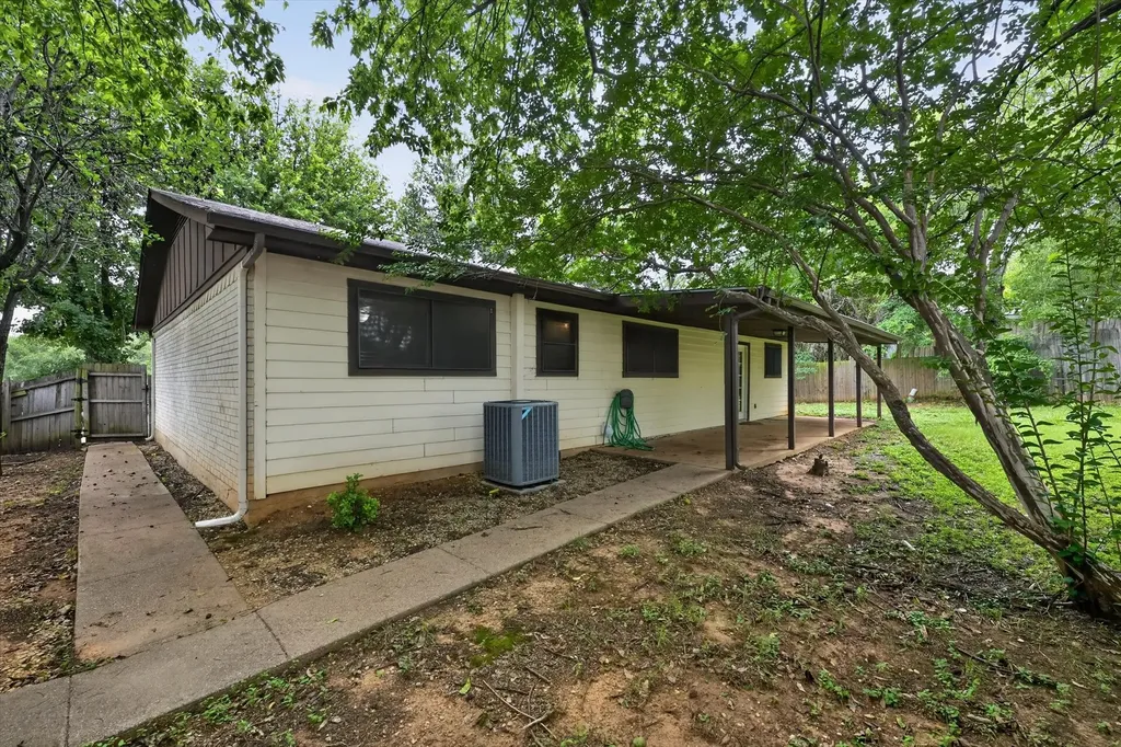 1601 White Oak Court Denton TX 76209