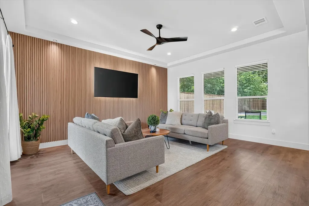 3210 Carpenter Avenue Dallas TX 75215