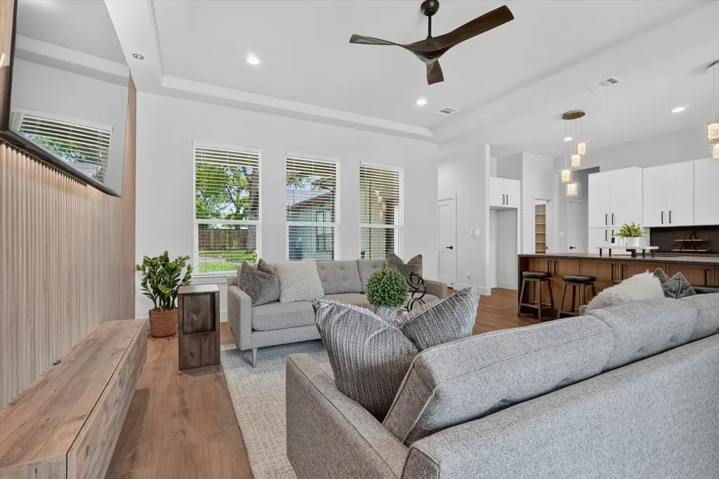 3210 Carpenter Avenue Dallas TX 75215