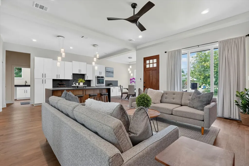 3210 Carpenter Avenue Dallas TX 75215