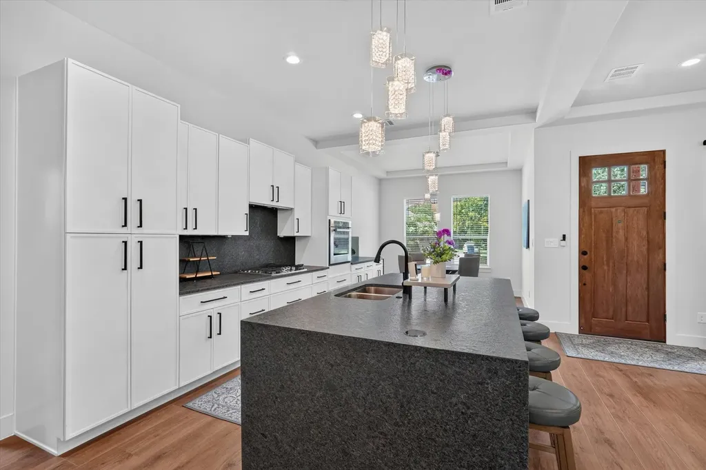 3210 Carpenter Avenue Dallas TX 75215