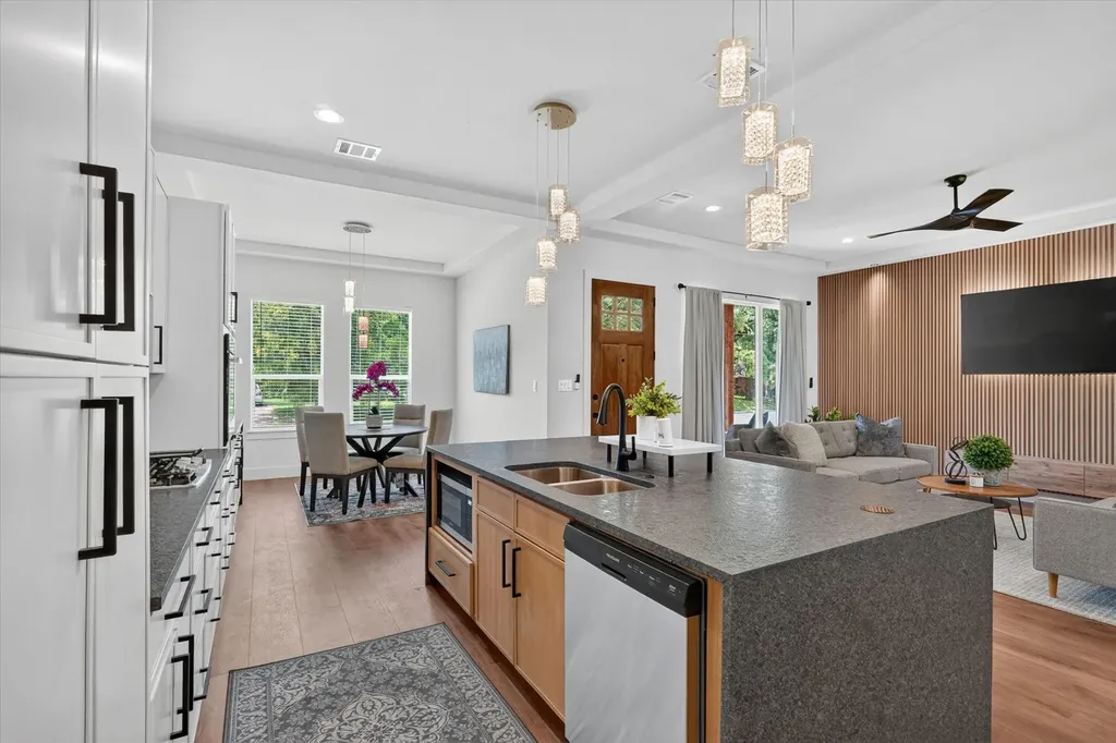 3210 Carpenter Avenue Dallas TX 75215