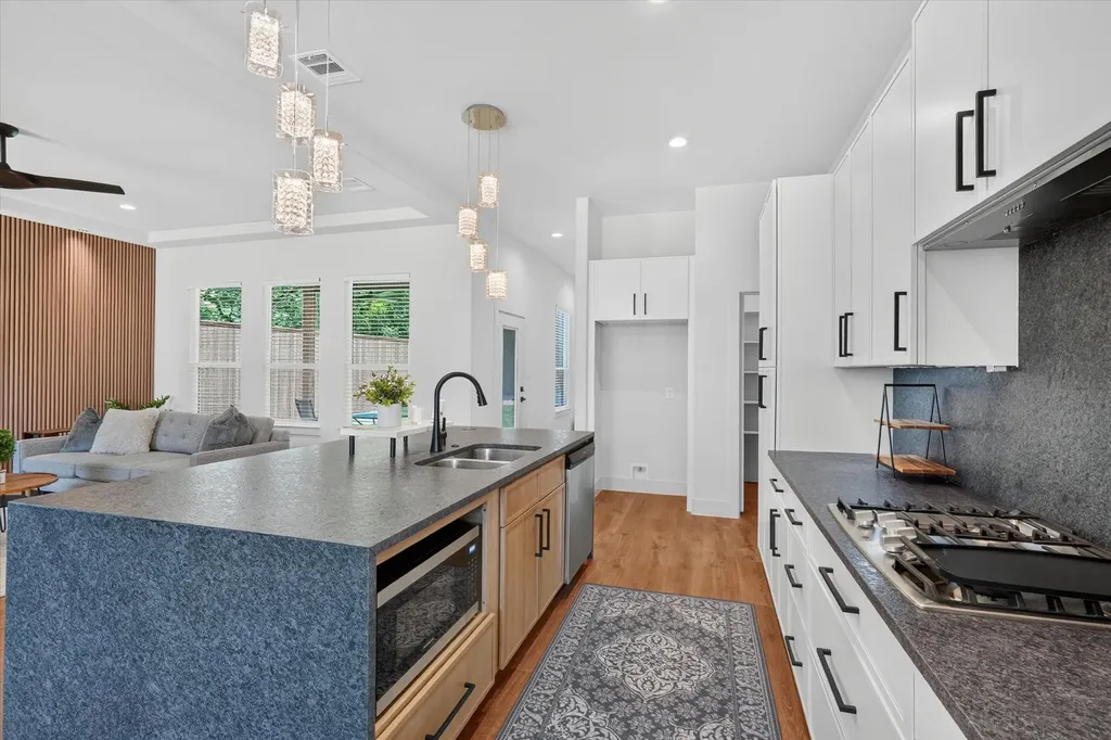 3210 Carpenter Avenue Dallas TX 75215