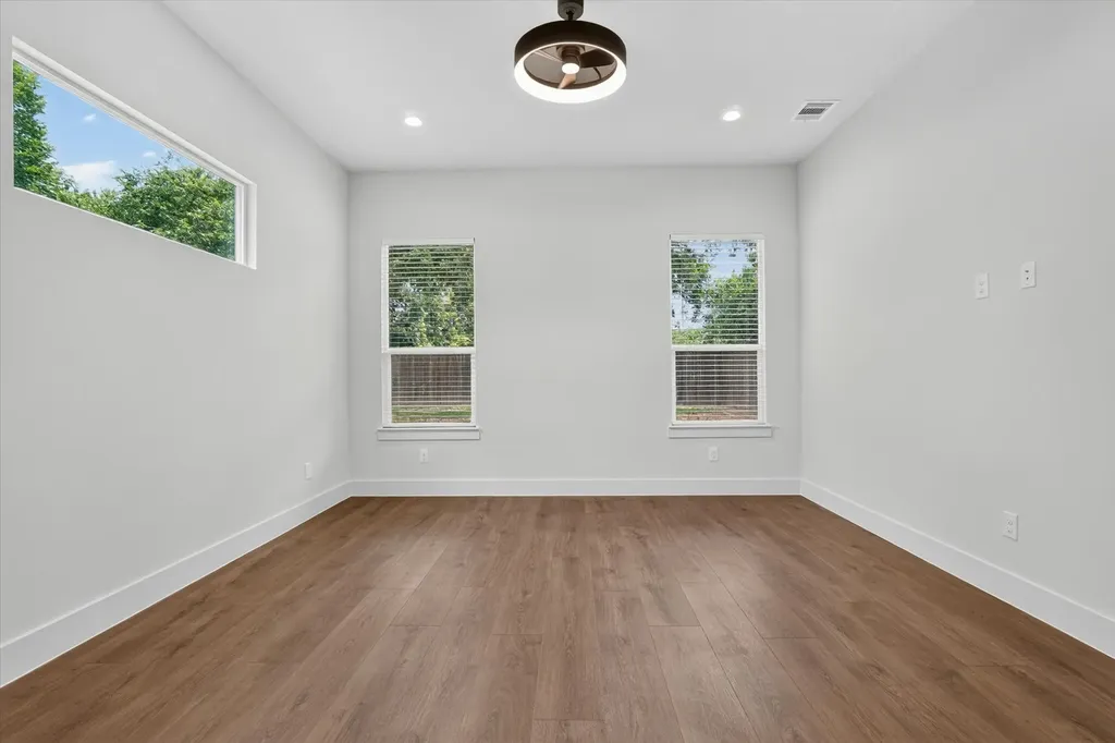 3210 Carpenter Avenue Dallas TX 75215