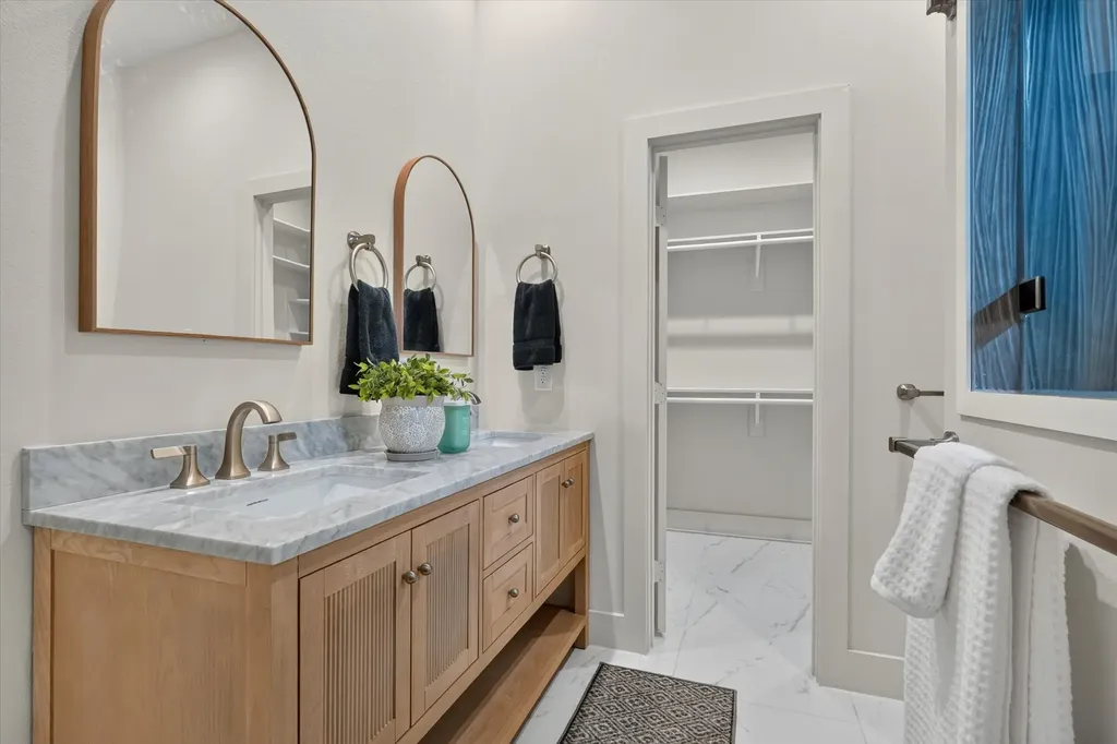 3210 Carpenter Avenue Dallas TX 75215