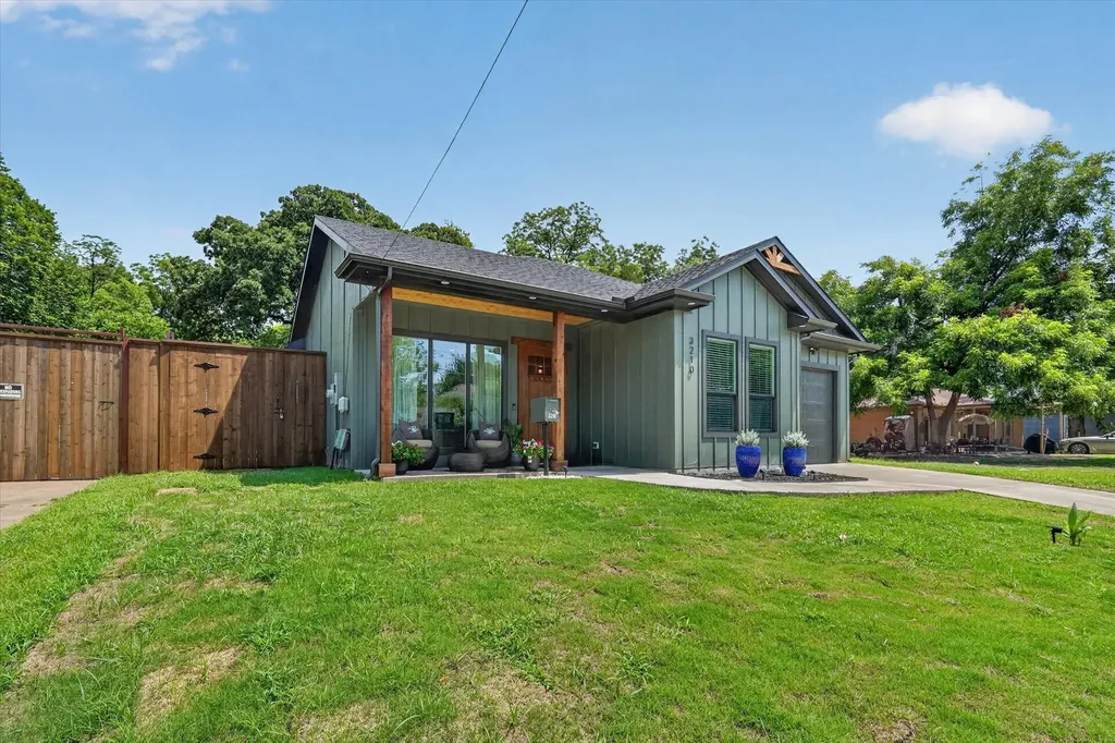 3210 Carpenter Avenue Dallas TX 75215
