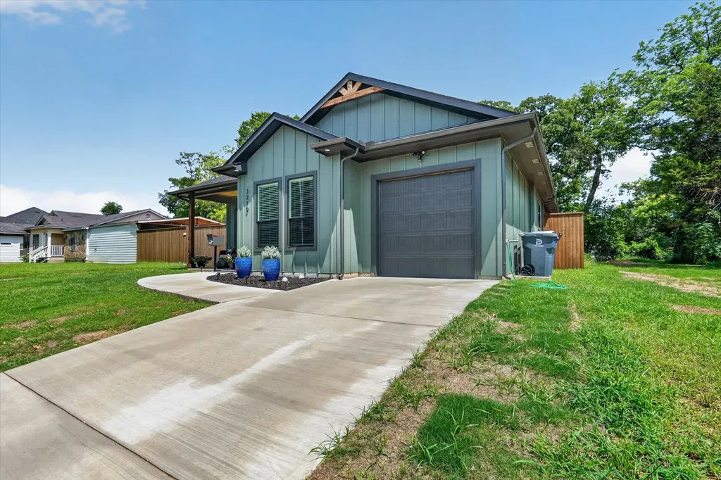 3210 Carpenter Avenue Dallas TX 75215