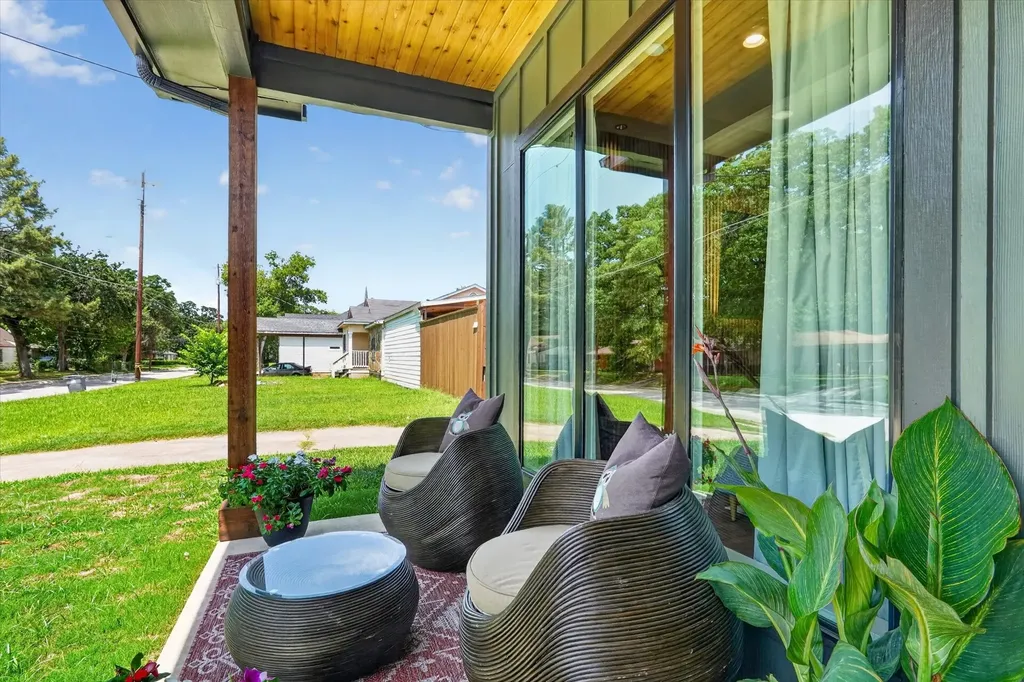 3210 Carpenter Avenue Dallas TX 75215