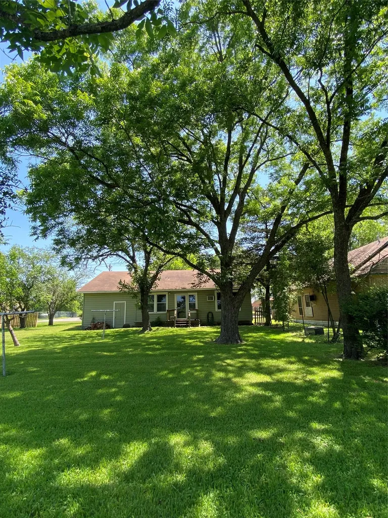516 S Mckinney Street Mexia TX 76667