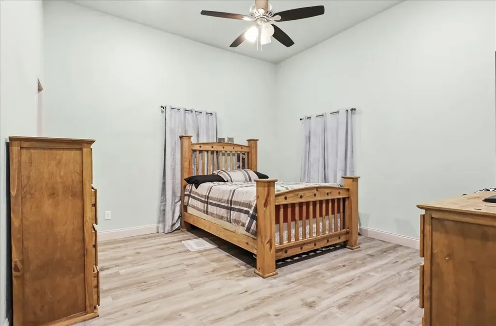 206 N Wood Street Cleburne TX 76033