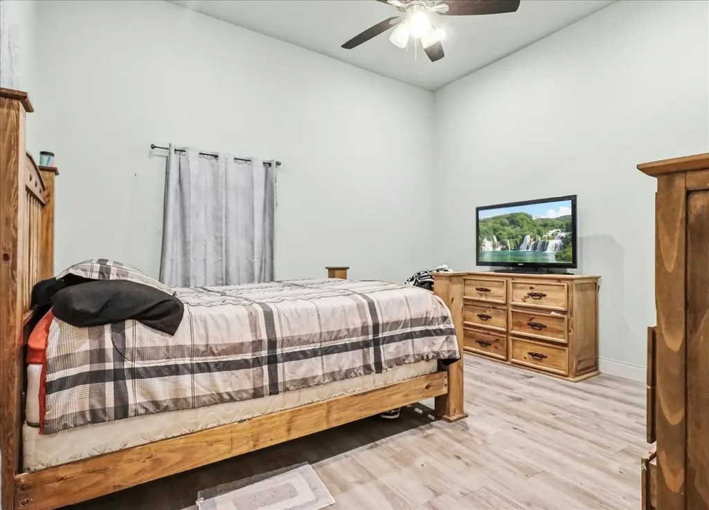 206 N Wood Street Cleburne TX 76033