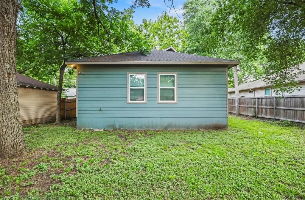 206 N Wood Street Cleburne TX 76033