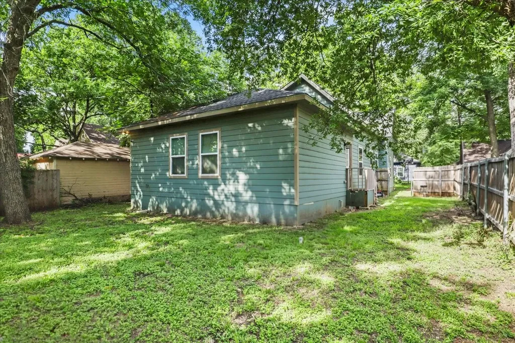 206 N Wood Street Cleburne TX 76033
