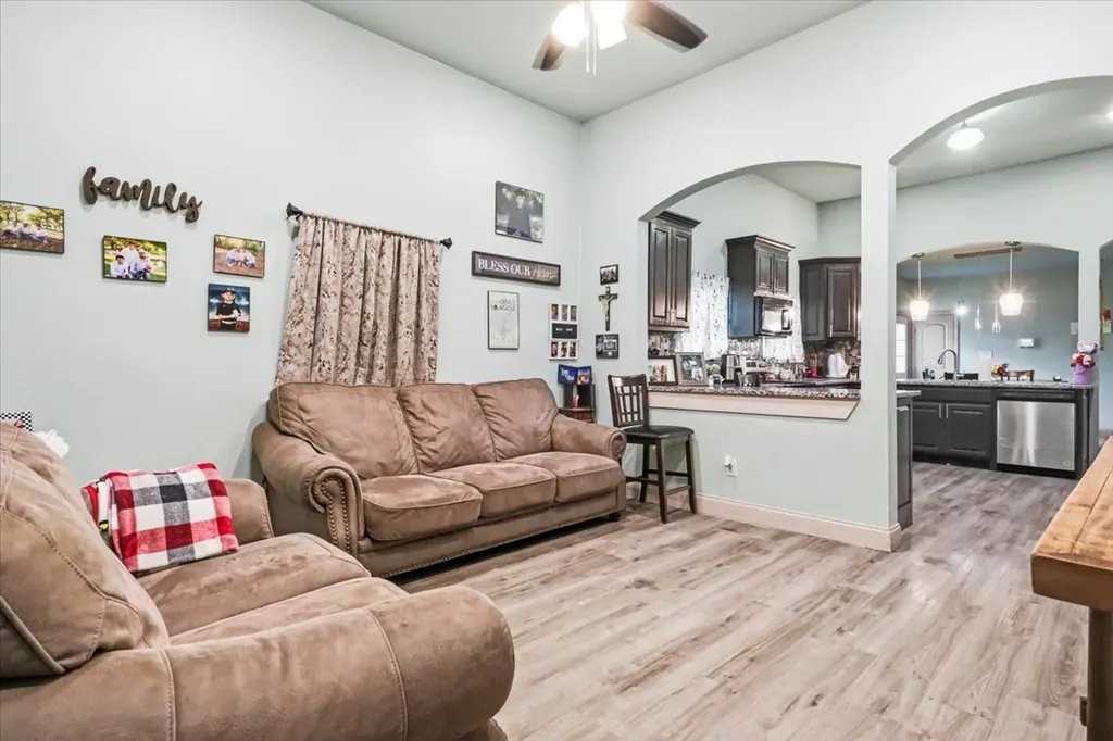 206 N Wood Street Cleburne TX 76033