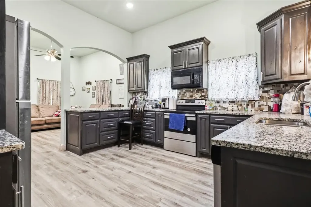 206 N Wood Street Cleburne TX 76033