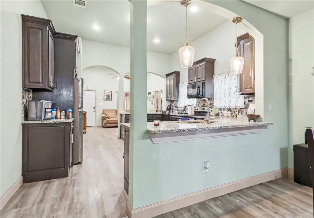 206 N Wood Street Cleburne TX 76033