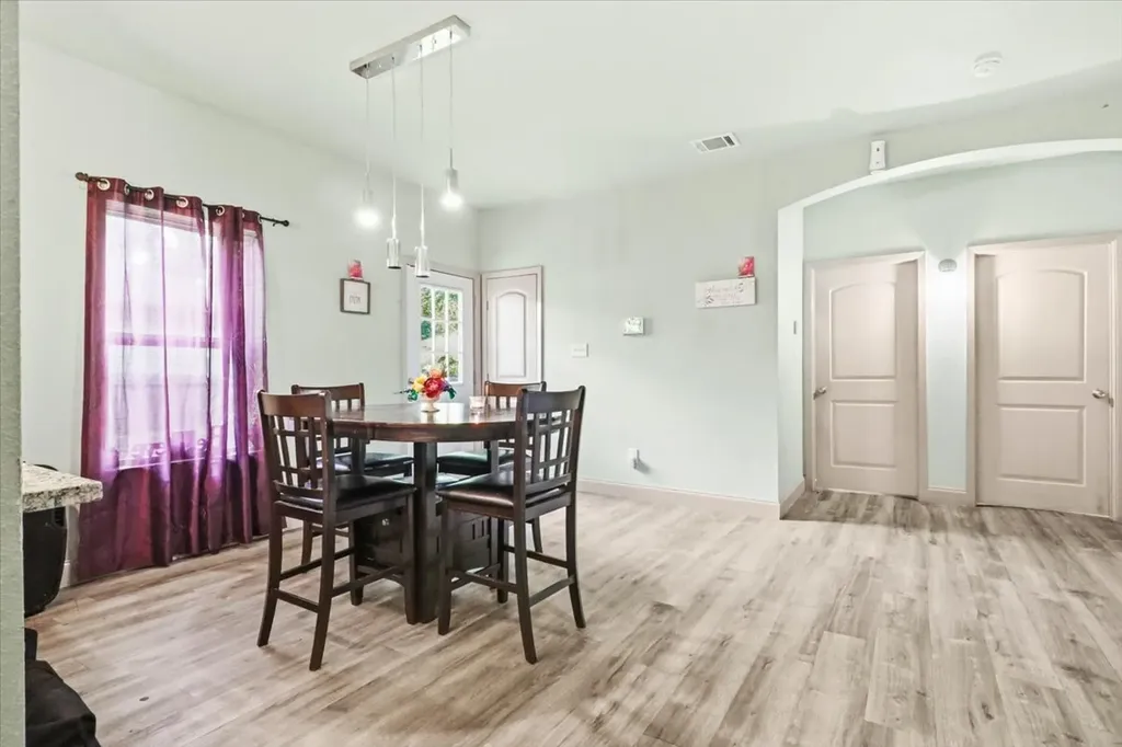 206 N Wood Street Cleburne TX 76033