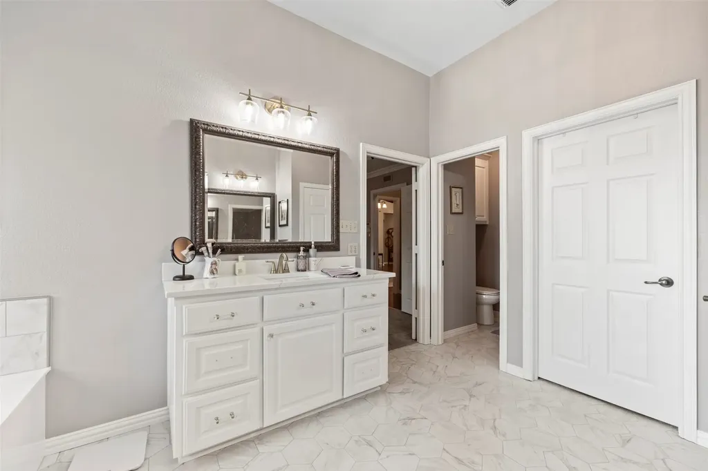 3900 Creekside Court Burleson TX 76028