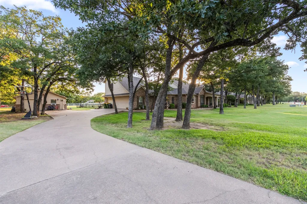 3900 Creekside Court Burleson TX 76028