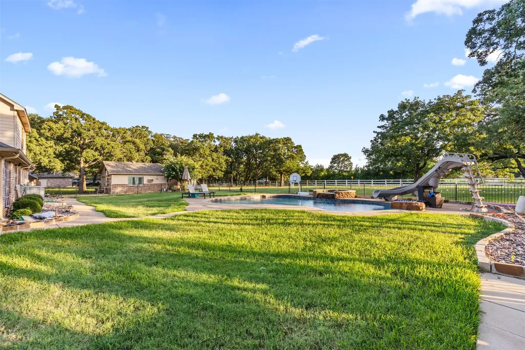 3900 Creekside Court Burleson TX 76028