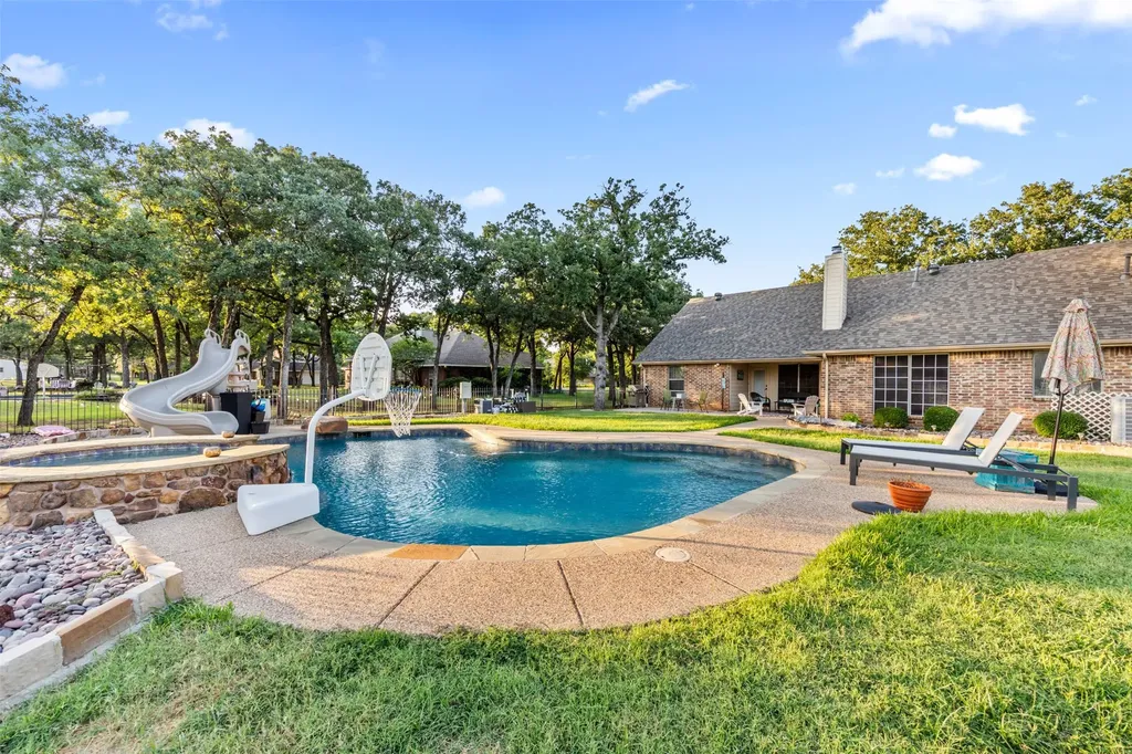 3900 Creekside Court Burleson TX 76028