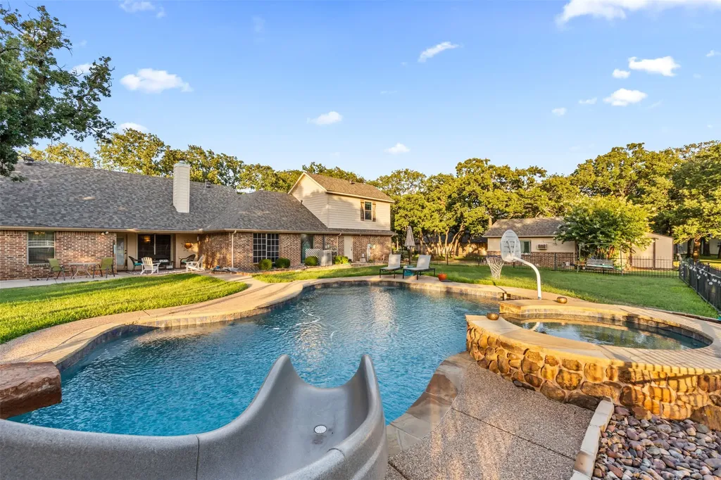 3900 Creekside Court Burleson TX 76028
