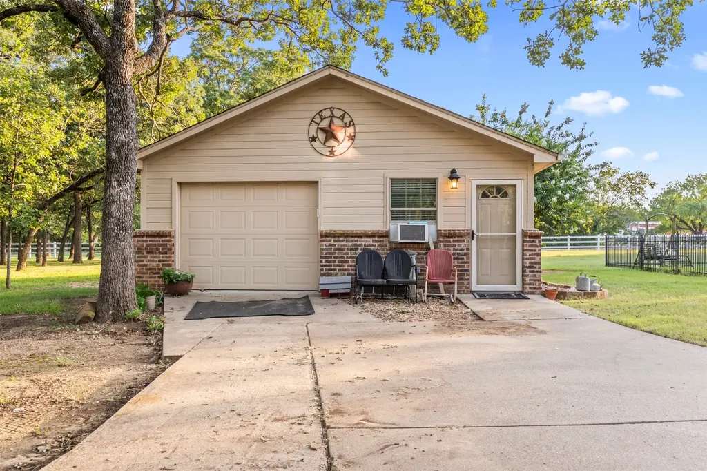 3900 Creekside Court Burleson TX 76028