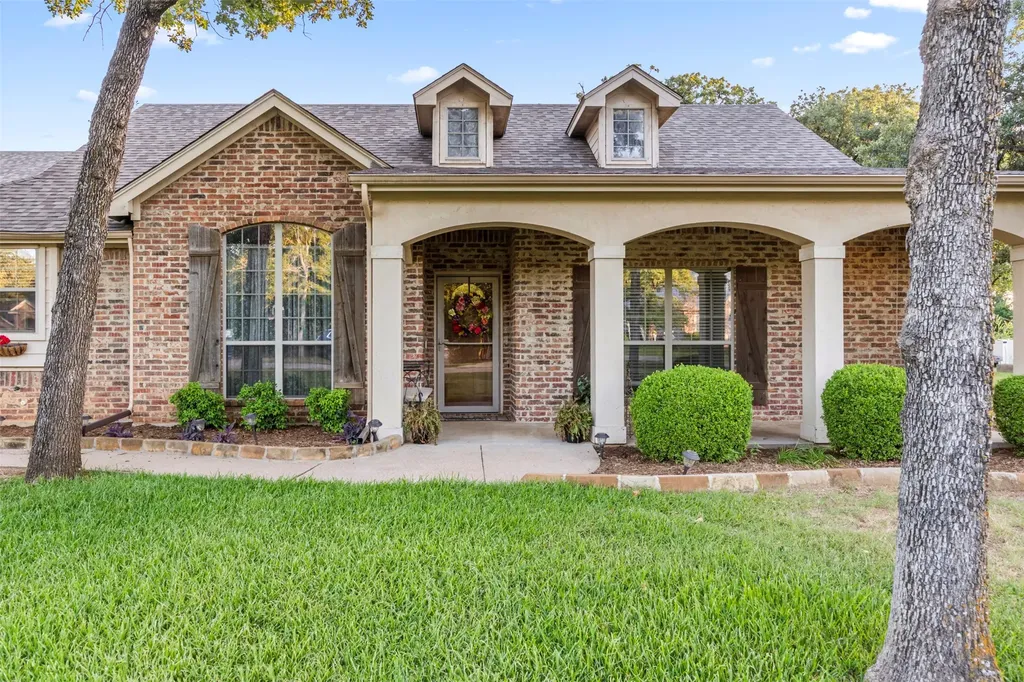 3900 Creekside Court Burleson TX 76028