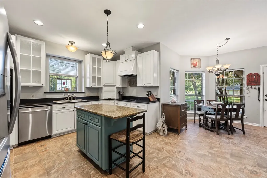3900 Creekside Court Burleson TX 76028