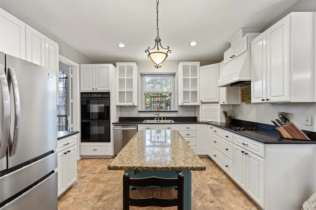 3900 Creekside Court Burleson TX 76028