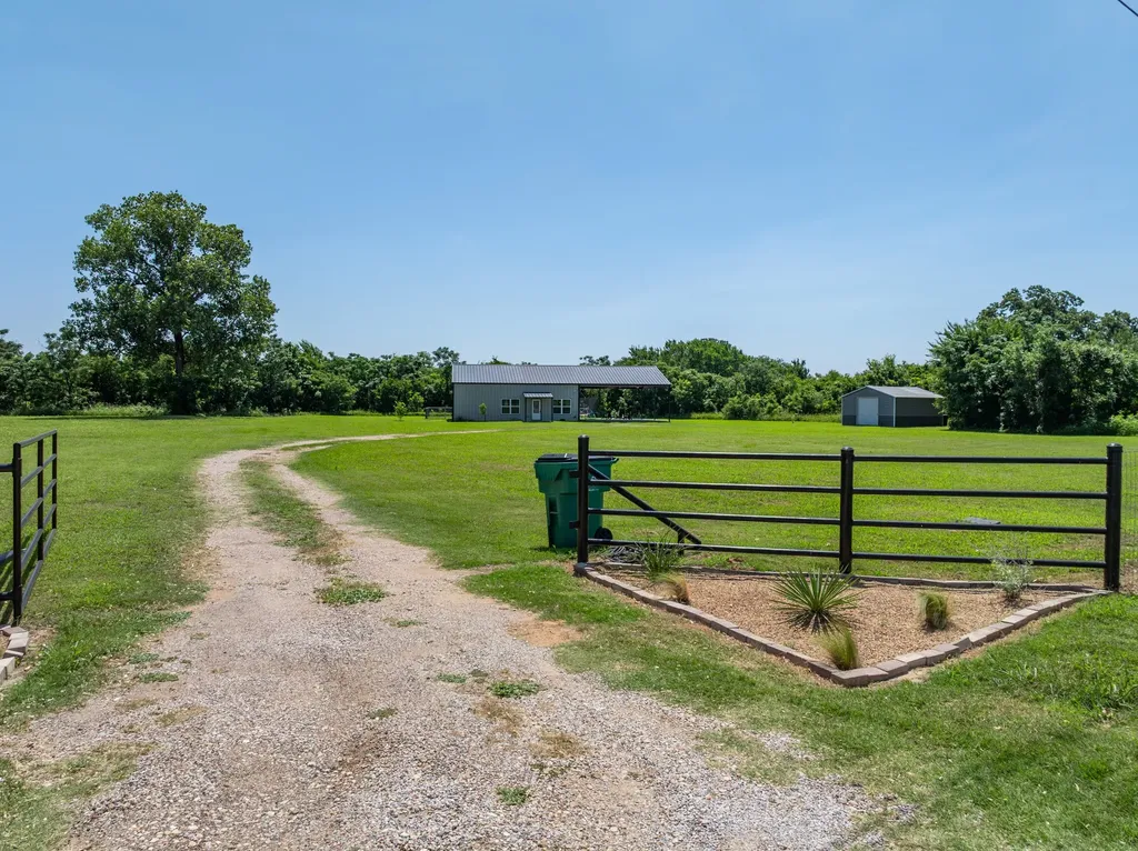 5839 S 3rd St Road Waco TX 76706