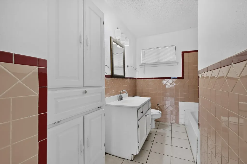 2225 Myrtlewood Drive Dallas TX 75232
