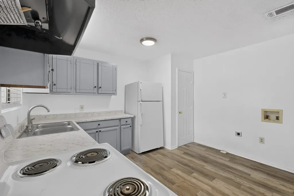 2225 Myrtlewood Drive Dallas TX 75232