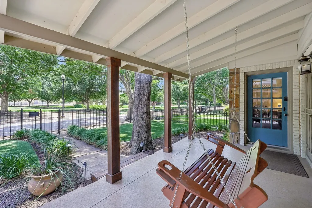 5207 Mission Avenue Dallas TX 75206