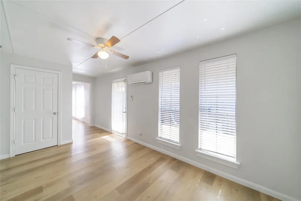 6344 Winton Street Dallas TX 75214