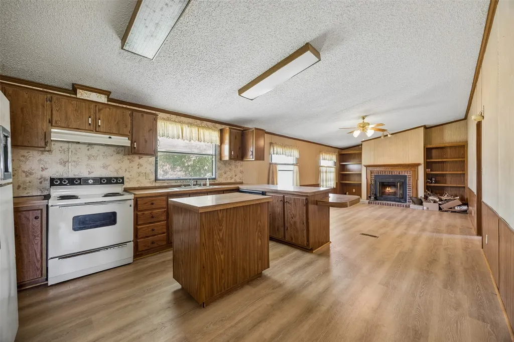 5701 Spring Street Alvarado TX 76009