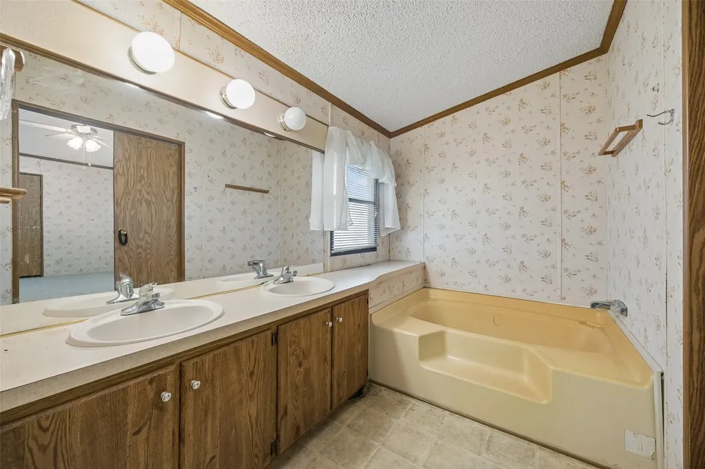 5701 Spring Street Alvarado TX 76009