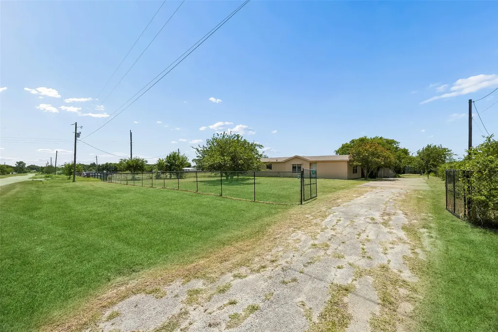 5701 Spring Street Alvarado TX 76009