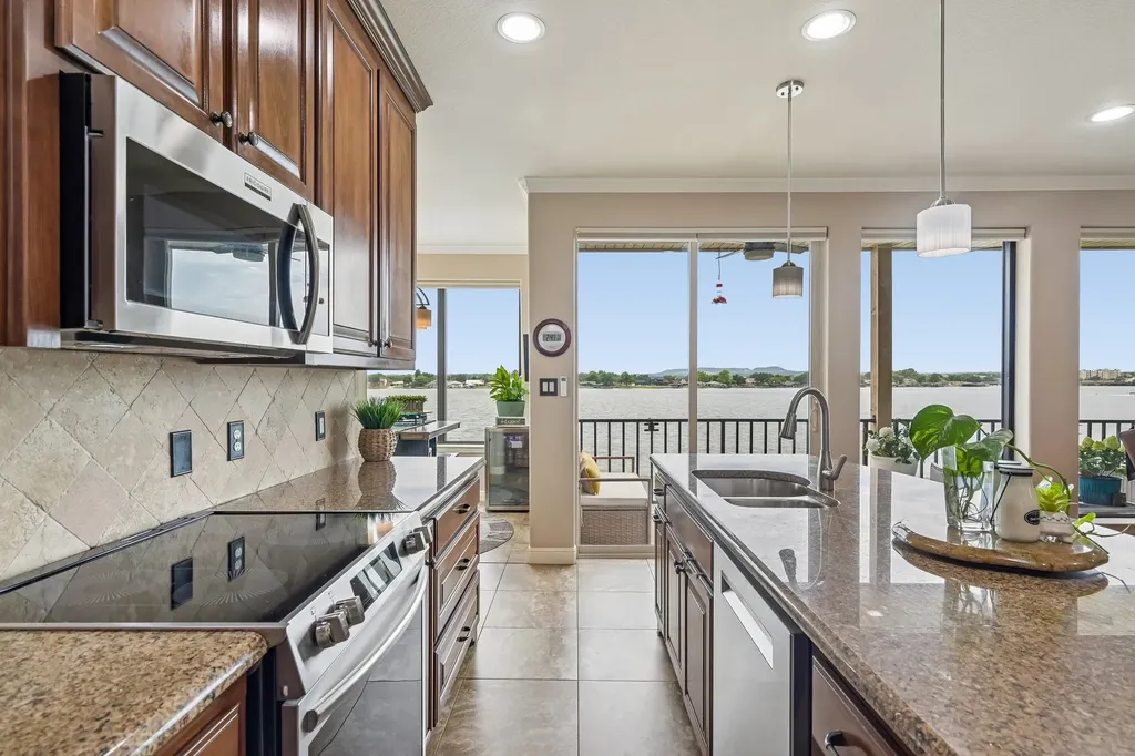 401 E Pearl Street Granbury TX 76048