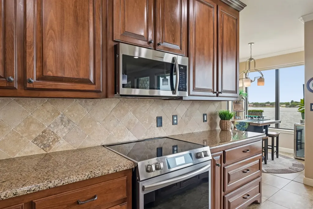 401 E Pearl Street Granbury TX 76048