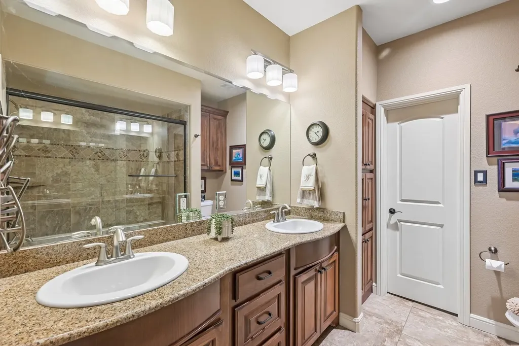 401 E Pearl Street Granbury TX 76048