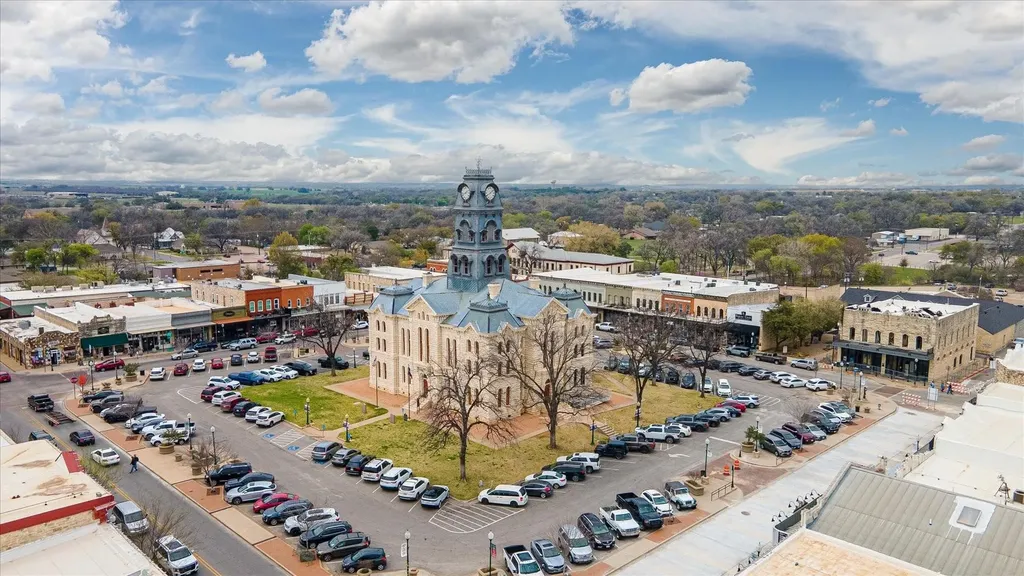 401 E Pearl Street Granbury TX 76048