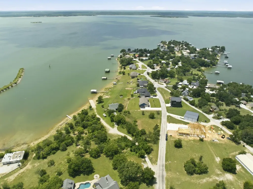 000 Twin Hills Road Lake Bridgeport TX 76426