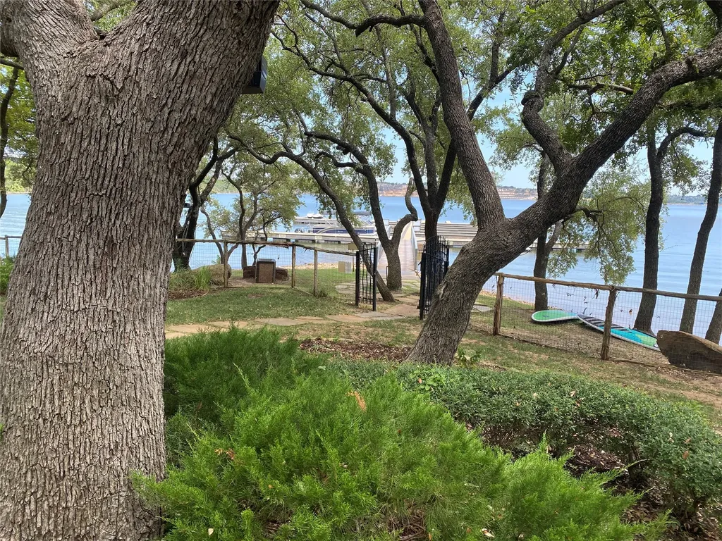 1270 Plateau Place Graford TX 76449