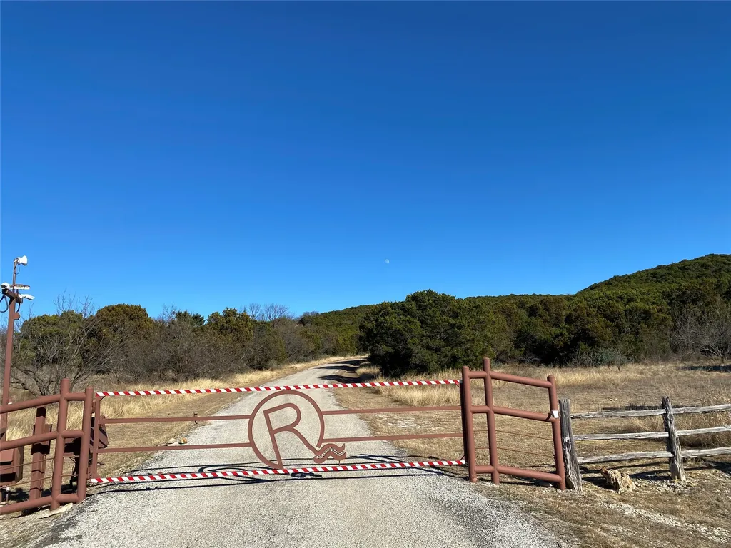 1270 Plateau Place Graford TX 76449