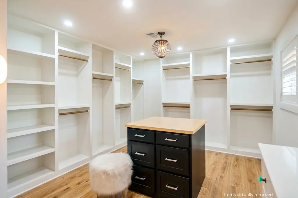 7246 Arbor Oaks Drive Dallas TX 75248