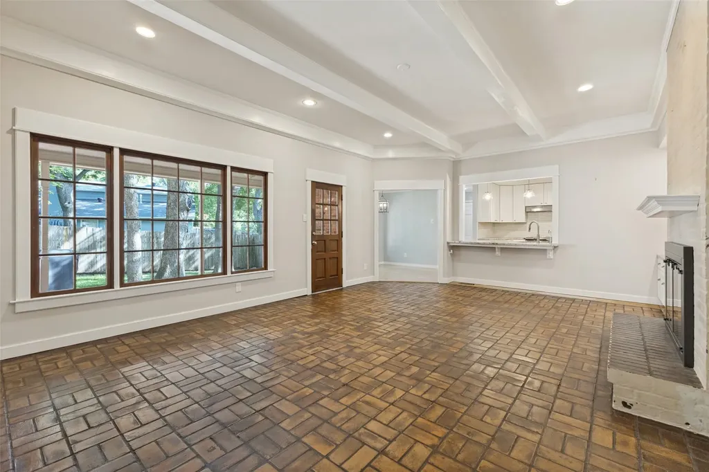 10812 Lochspring Drive Dallas TX 75218
