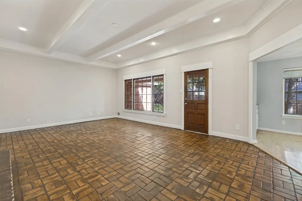 10812 Lochspring Drive Dallas TX 75218