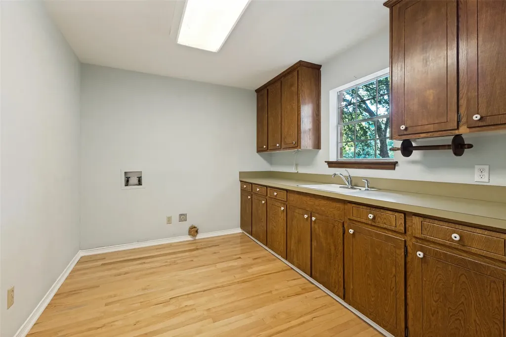 10812 Lochspring Drive Dallas TX 75218